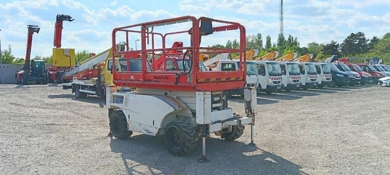 Haulotte Compact 10 DX - 4x4 - 10m - diesel - مرفاع مقصي: صورة 1 Haulotte Compact 10 DX - 4x4 - 10m - diesel - مرفاع مقصي: صورة 1