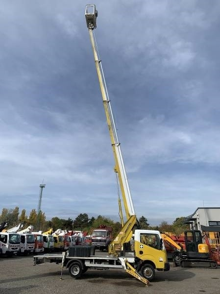 منصة محمولة مثبتة على الشاحنة Nissan Cabstar Multitel MT222 - 22m, 200kg: صورة 10