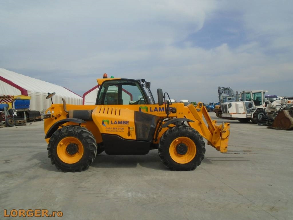 آلة رفع ونقل تلسكوبية JCB 531-70: صورة 7