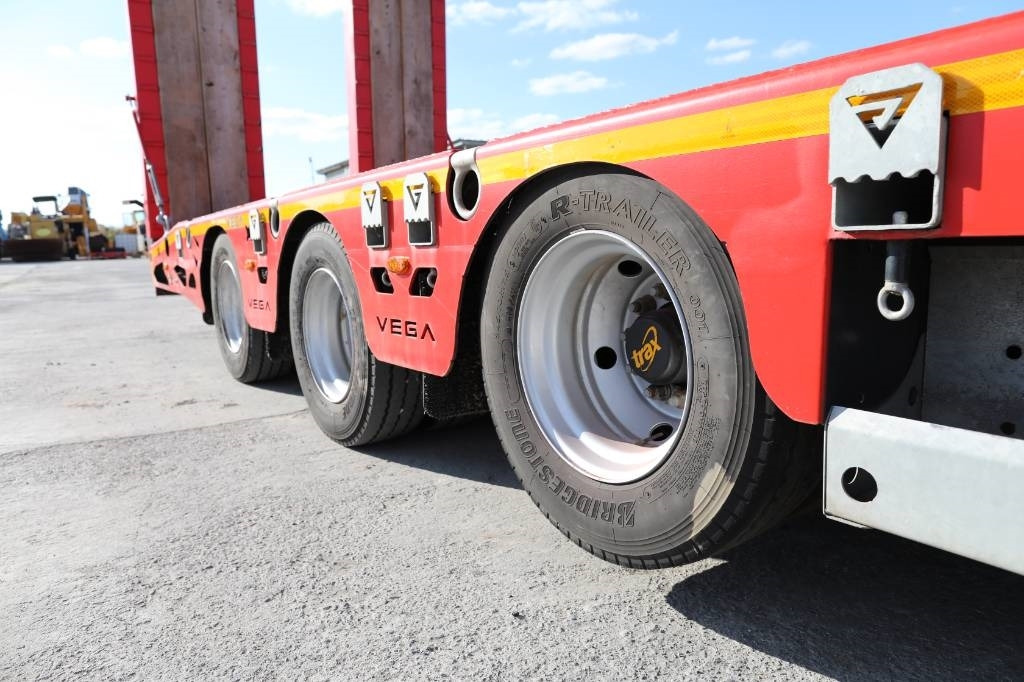 تأجير MAN TGX 18.500 4x2 LLS + Trailer Vega 3 axel lowbed MAN TGX 18.500 4x2 LLS + Trailer Vega 3 axel lowbed: صورة 14 تأجير MAN TGX 18.500 4x2 LLS + Trailer Vega 3 axel lowbed MAN TGX 18.500 4x2 LLS + Trailer Vega 3 axel lowbed: صورة 14