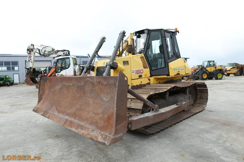 New Holland D 180 - بلدوزر: صورة 4 New Holland D 180 - بلدوزر: صورة 4