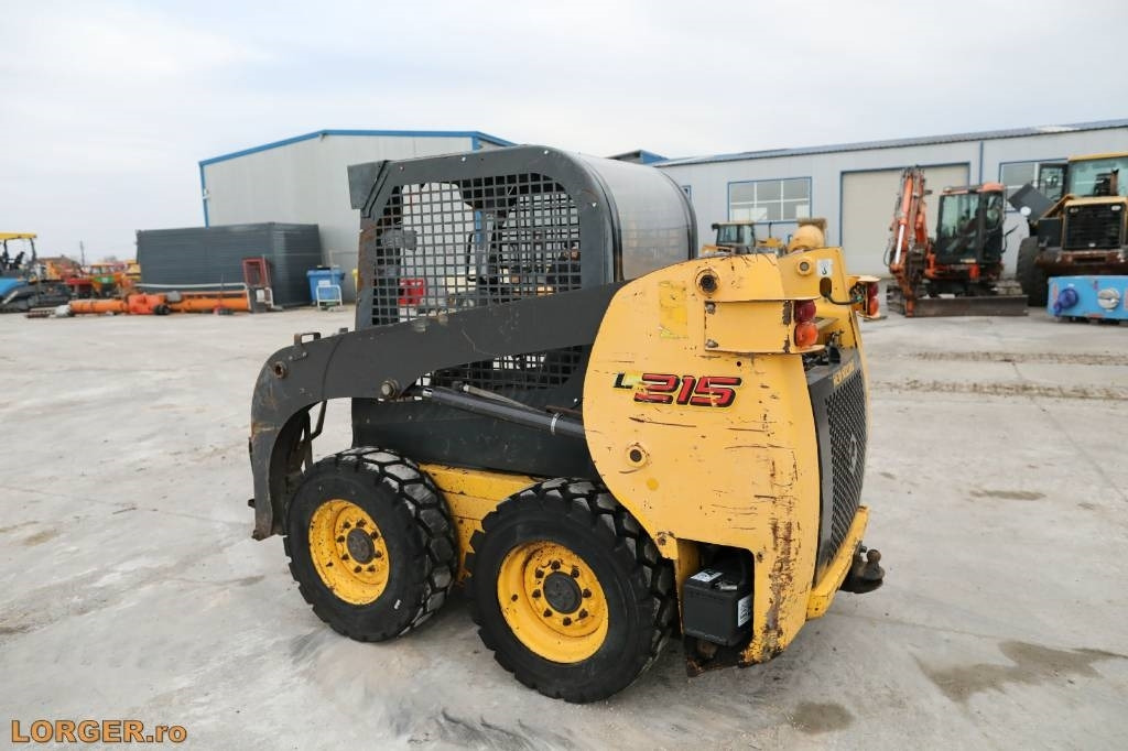 New Holland L 215  - شيول صغير: صورة 2 New Holland L 215  - شيول صغير: صورة 2