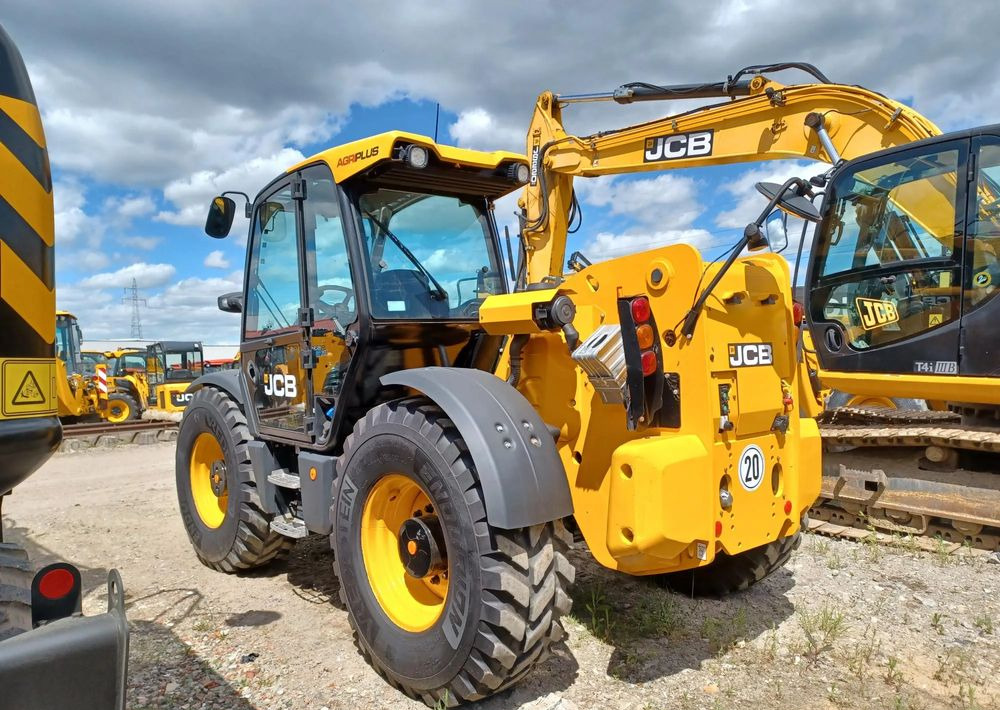 JCB 560-80 Agri Plus - آلة رفع ونقل تلسكوبية: صورة 4 JCB 560-80 Agri Plus - آلة رفع ونقل تلسكوبية: صورة 4