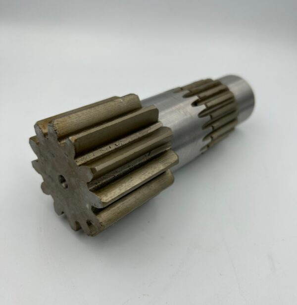 Wałek obrotu 010720A Bobcat E19 - محرك سوينغ - آلات الإنشاء: صورة 1 Wałek obrotu 010720A Bobcat E19 - محرك سوينغ - آلات الإنشاء: صورة 1