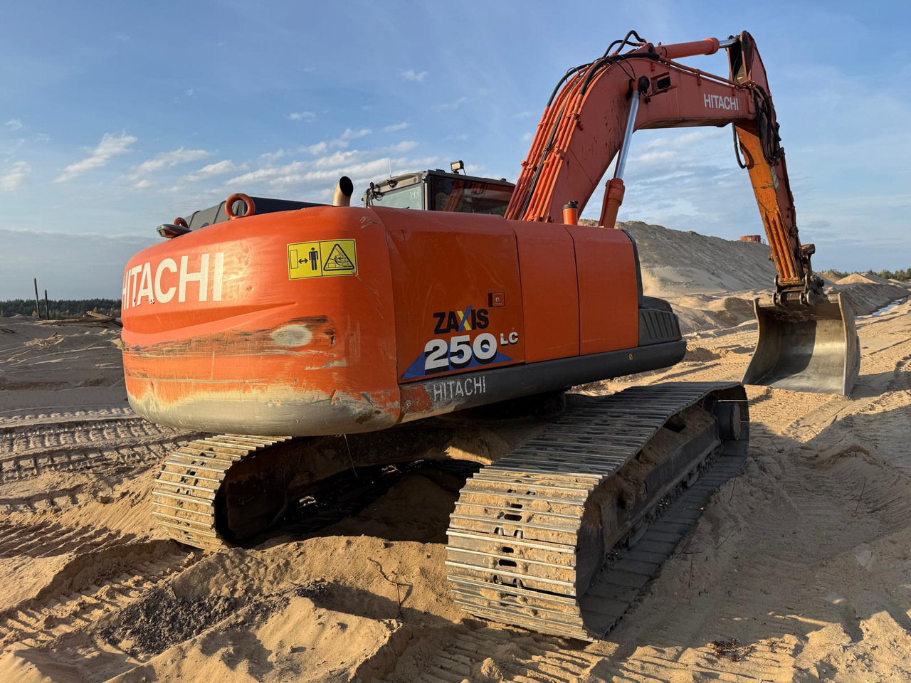 HITACHI ZX250LC-3 - حفار زاحف: صورة 2 HITACHI ZX250LC-3 - حفار زاحف: صورة 2