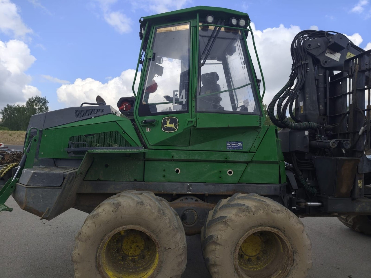 JOHN DEERE 910G - جرار شحن جذوع أشجار الغابات: صورة 2 JOHN DEERE 910G - جرار شحن جذوع أشجار الغابات: صورة 2