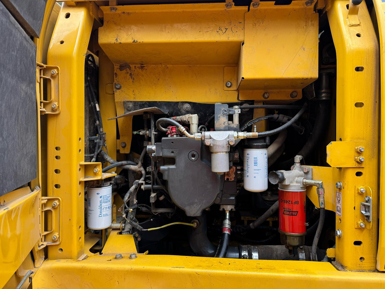 KOMATSU PC210LC-11 - حفار زاحف: صورة 3 KOMATSU PC210LC-11 - حفار زاحف: صورة 3