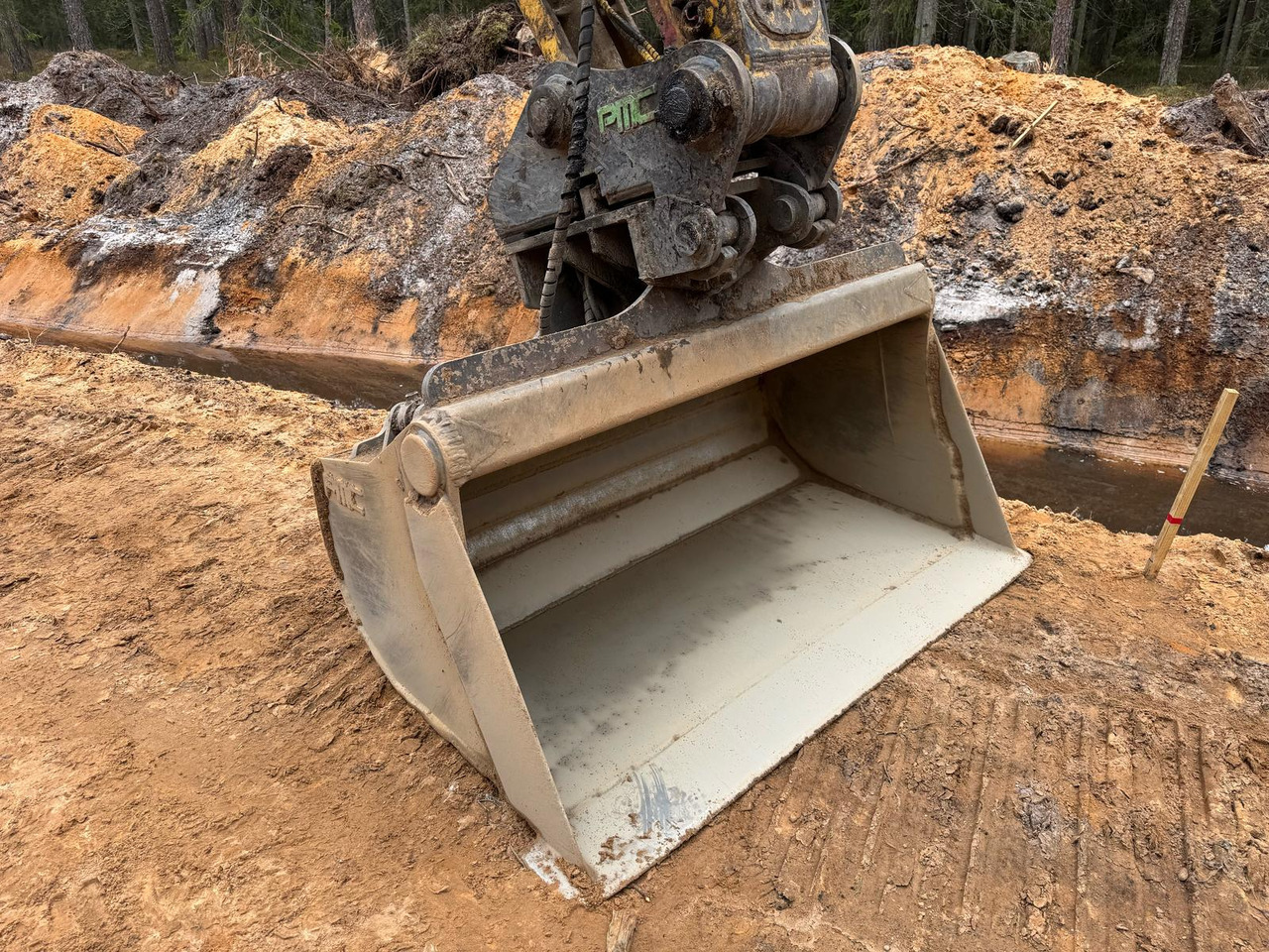 KOMATSU PC210LC-11 - حفار زاحف: صورة 5 KOMATSU PC210LC-11 - حفار زاحف: صورة 5