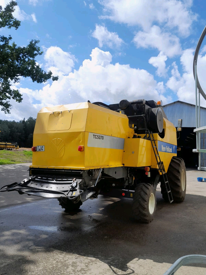 New Holland TC5070 - حصادة: صورة 4 New Holland TC5070 - حصادة: صورة 4