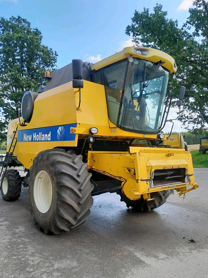 New Holland TC5070 - حصادة: صورة 1 New Holland TC5070 - حصادة: صورة 1