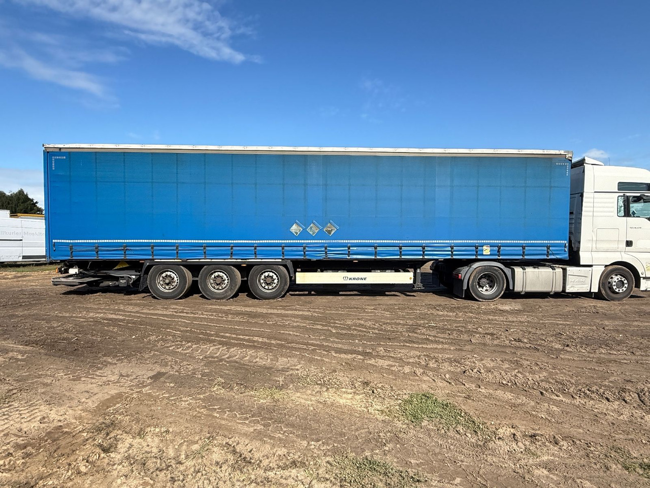 Krone SD mit Faltbare Ladebordwand - نصف مقطورة بستائر جانبية: صورة 3 Krone SD mit Faltbare Ladebordwand - نصف مقطورة بستائر جانبية: صورة 3