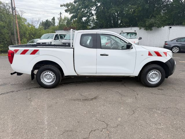Nissan Navara NP300 Visia King Cab 4x4 - سيارة دفع رباعي: صورة 5 Nissan Navara NP300 Visia King Cab 4x4 - سيارة دفع رباعي: صورة 5