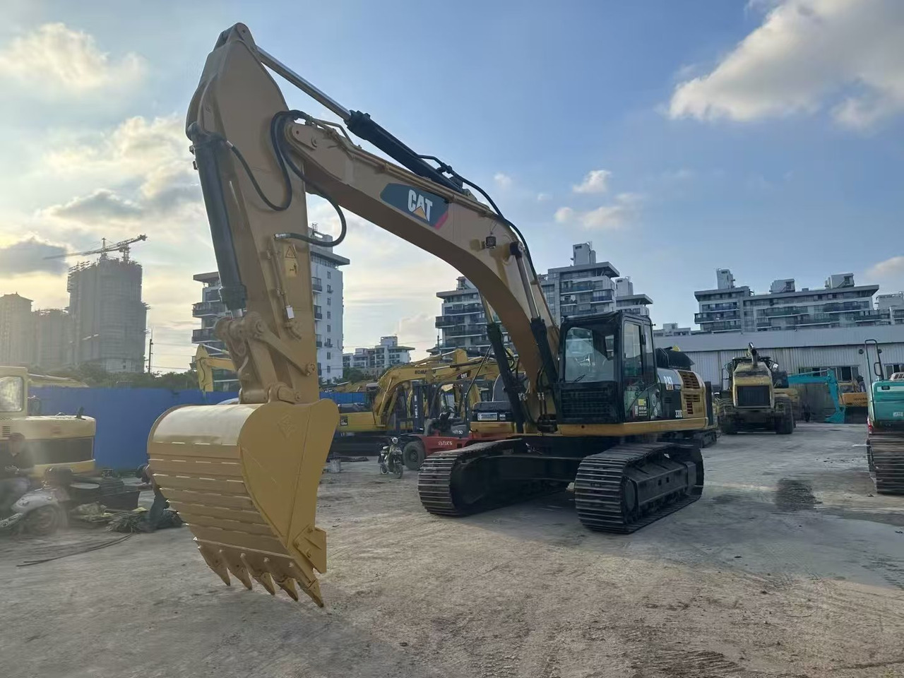 CAT 330D - حفار زاحف: صورة 3 CAT 330D - حفار زاحف: صورة 3