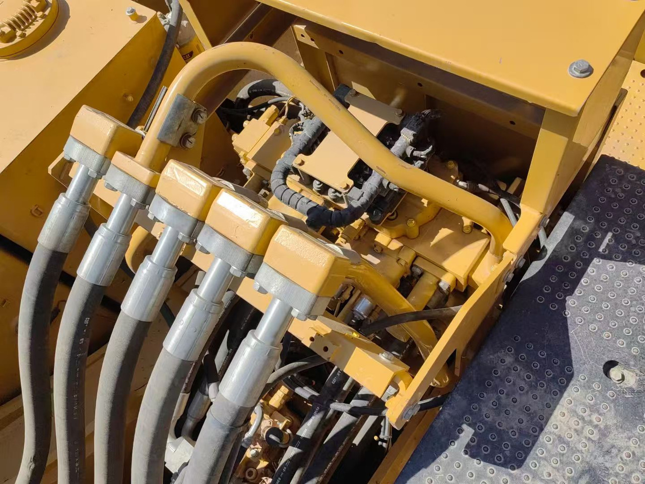 CAT 390F - حفار زاحف: صورة 3 CAT 390F - حفار زاحف: صورة 3