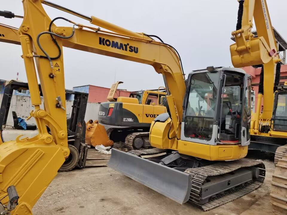 Komatsu PC78US - حفار صغير: صورة 1 Komatsu PC78US - حفار صغير: صورة 1