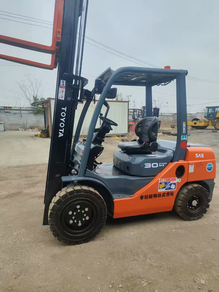 Toyota SAS30 - مرفاع مقصي: صورة 3 Toyota SAS30 - مرفاع مقصي: صورة 3