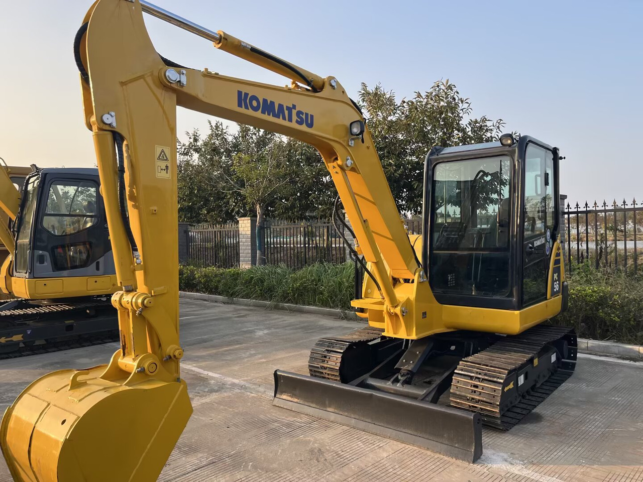 Komatsu PC56 - حفار صغير: صورة 1 Komatsu PC56 - حفار صغير: صورة 1