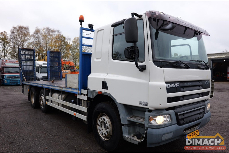 DAF FAG CF 75 Oprijwagen met hydraulische kleppen 6x2*4 - airco - 16.150 KG - شاحنة بهيكل معدني للمقصورة: صورة 4 DAF FAG CF 75 Oprijwagen met hydraulische kleppen 6x2*4 - airco - 16.150 KG - شاحنة بهيكل معدني للمقصورة: صورة 4