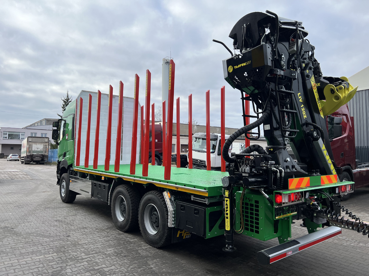 RENAULT Gama K 520 6x4 zabudowa platforma 3 osiowa z żurawiem - شاحنة قطع الأشجار, شاحنة كرين: صورة 4 RENAULT Gama K 520 6x4 zabudowa platforma 3 osiowa z żurawiem - شاحنة قطع الأشجار, شاحنة كرين: صورة 4
