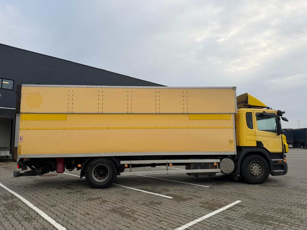 شاحنة صندوقية SCANIA P230: صورة 9 شاحنة صندوقية SCANIA P230: صورة 9