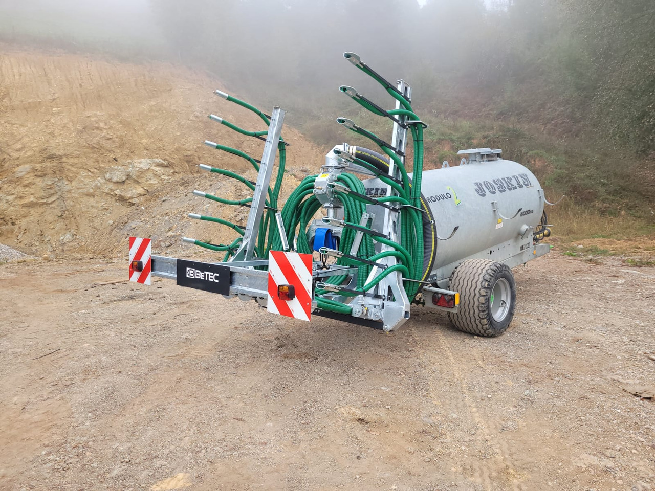 BeTEC Gülleinjektor / Slurry injector / Injecteur / Applicatore / Aplicador de manguera / Шланговый аппликатор / Aplikator 6 m - حاقن الطين: صورة 1 BeTEC Gülleinjektor / Slurry injector / Injecteur / Applicatore / Aplicador de manguera / Шланговый аппликатор / Aplikator 6 m - حاقن الطين: صورة 1