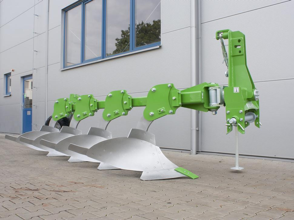 Bomet Pflüge / Single-beam plow / Charrue mono-poutre / Aratro / Плуг / Pług jednobelkowy Libra 3+1 - محراث: صورة 1 Bomet Pflüge / Single-beam plow / Charrue mono-poutre / Aratro / Плуг / Pług jednobelkowy Libra 3+1 - محراث: صورة 1