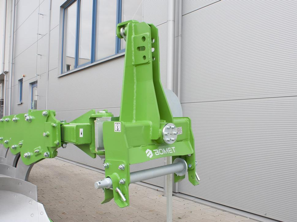 Bomet Pflüge / Single-beam plow / Charrue mono-poutre / Aratro / Плуг / Pług jednobelkowy Libra 3+1 - محراث: صورة 5 Bomet Pflüge / Single-beam plow / Charrue mono-poutre / Aratro / Плуг / Pług jednobelkowy Libra 3+1 - محراث: صورة 5