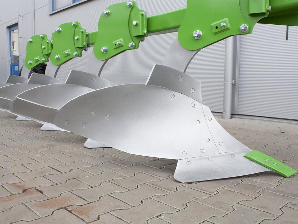 Bomet Pflüge / Single-beam plow / Charrue mono-poutre / Aratro / Плуг / Pług jednobelkowy Libra 3+1 - محراث: صورة 4 Bomet Pflüge / Single-beam plow / Charrue mono-poutre / Aratro / Плуг / Pług jednobelkowy Libra 3+1 - محراث: صورة 4