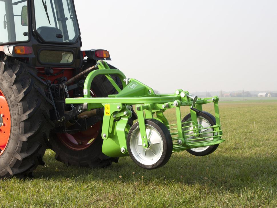 حصادة البطاطس للبيع  Bomet Schwingsiebroder / Potato digger / Arracheuse de pomme de terre / Scavapatate / Однорядная картофельная копалка / Kopaczka do ziemniaków Ursa Z655/1: صورة 11