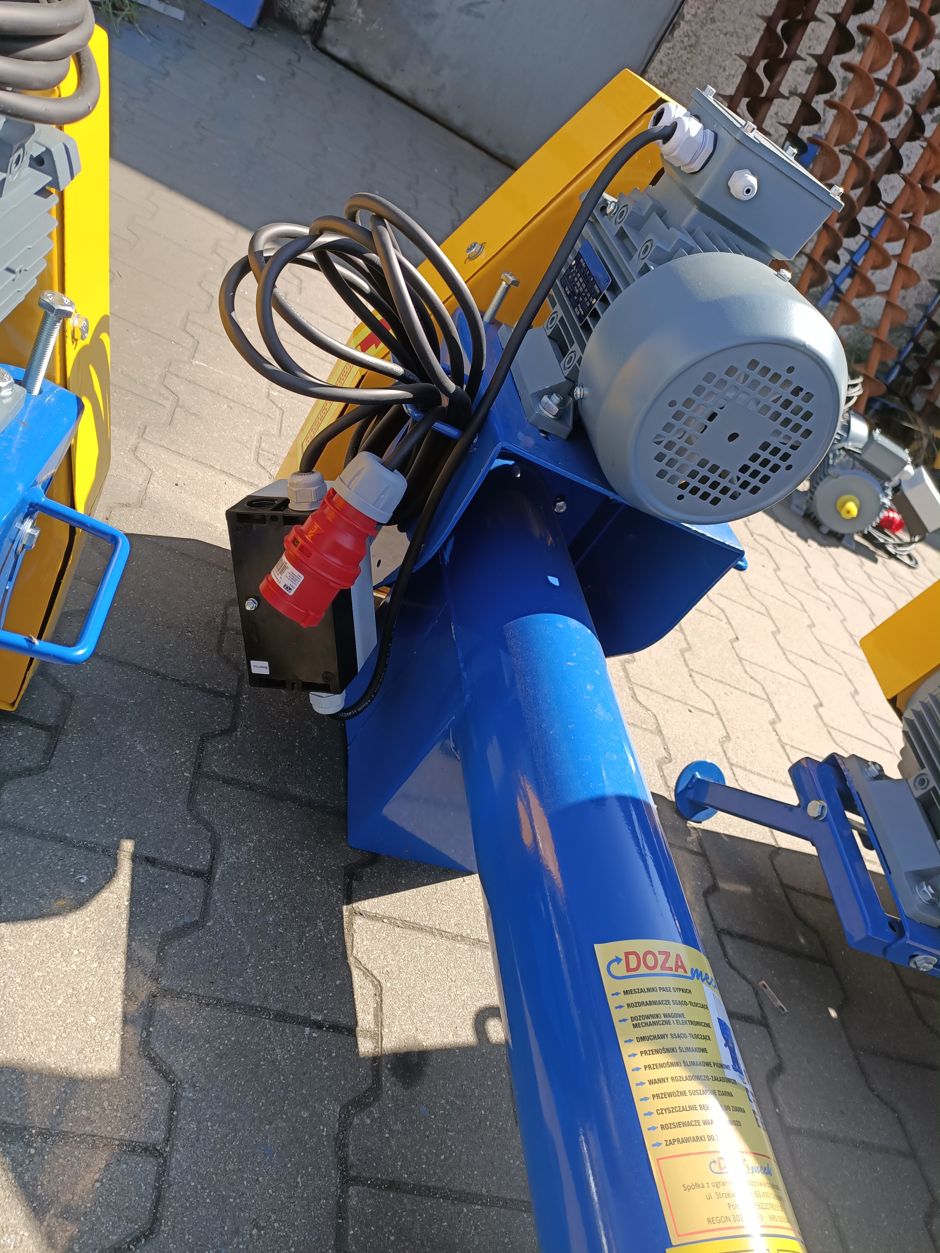 Dozamech Förderschnecke / Screw conveyor / Convoyeur a vis / Transportador de tornillo / Trasportatore a coclea / Шнековый конвейер / Przenośnik ślimakowy T-403 - الناقل: صورة 5 Dozamech Förderschnecke / Screw conveyor / Convoyeur a vis / Transportador de tornillo / Trasportatore a coclea / Шнековый конвейер / Przenośnik ślimakowy T-403 - الناقل: صورة 5