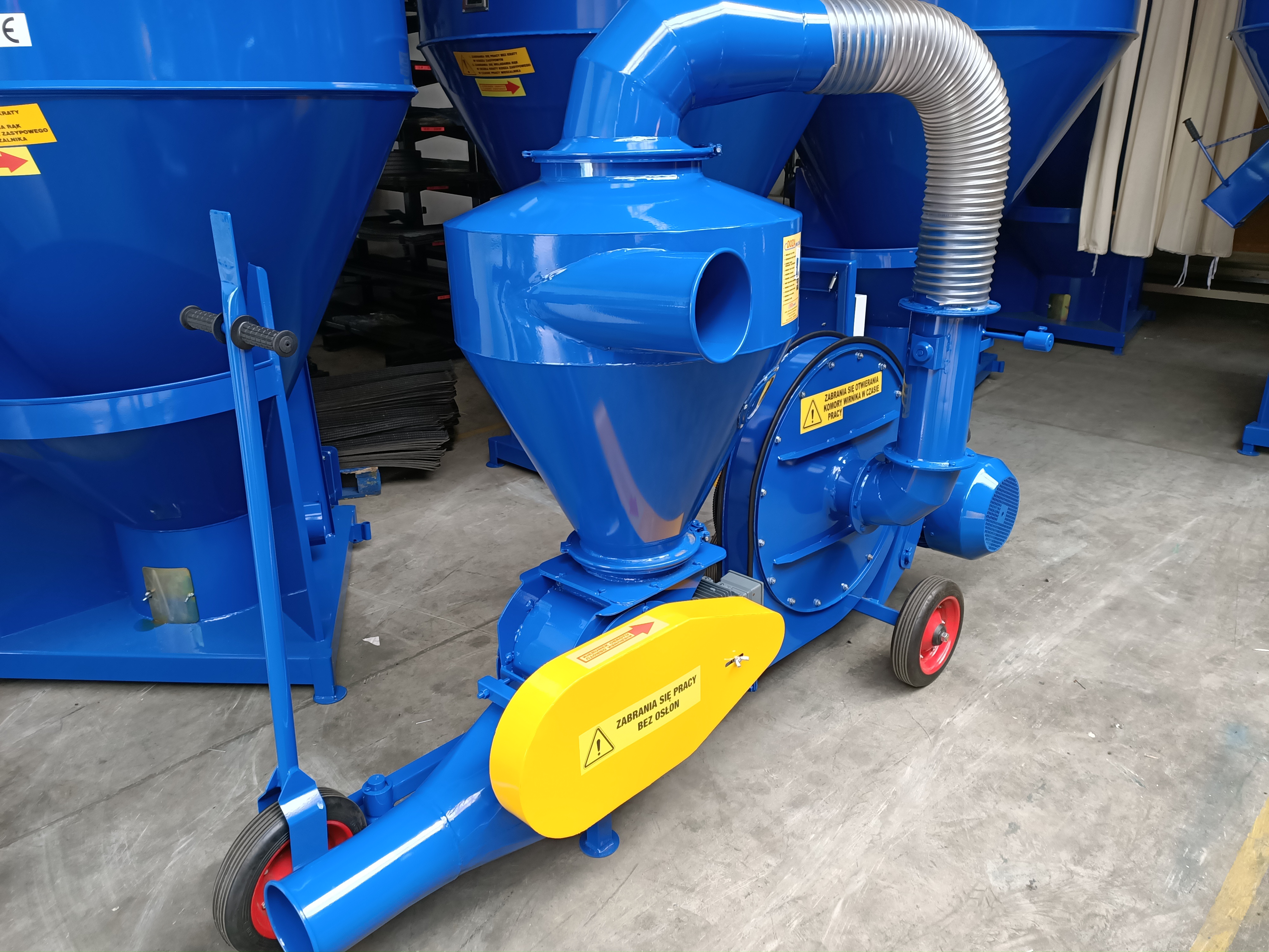 Dozamech Saug-Druckgebläse / Suction and pressure blower / Suceuse à grains / Trasportatore / Пневматический вдуватель / Dmuchawa ssąco-tłocząca T-420 - الناقل: صورة 1 Dozamech Saug-Druckgebläse / Suction and pressure blower / Suceuse à grains / Trasportatore / Пневматический вдуватель / Dmuchawa ssąco-tłocząca T-420 - الناقل: صورة 1