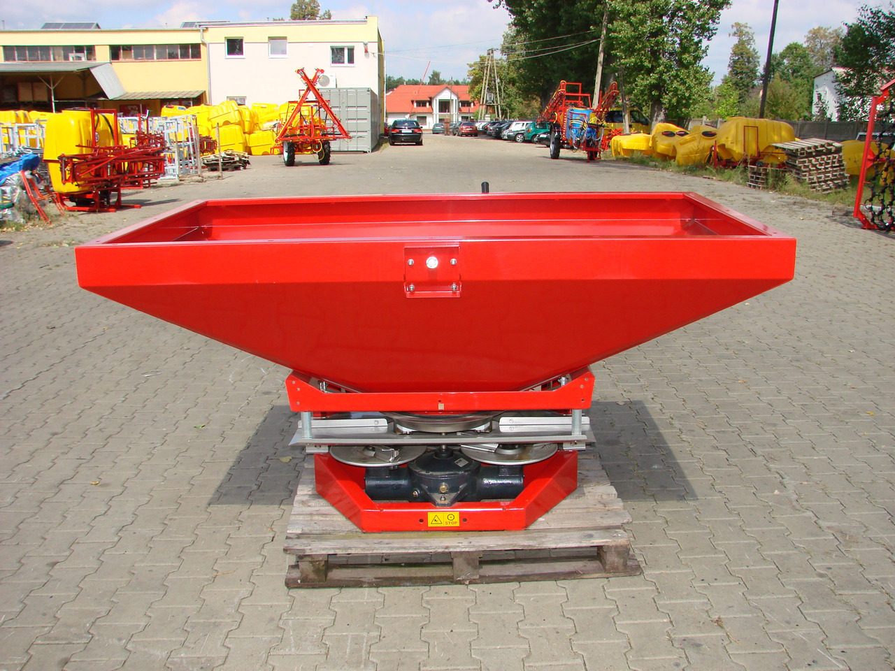 JAR-MET Düngerstreuer / Fertilizer spreader / Epandeur d'engrais / Rozsiewacz nawozów 1200 kg - آلة نشر السماد: صورة 3 JAR-MET Düngerstreuer / Fertilizer spreader / Epandeur d'engrais / Rozsiewacz nawozów 1200 kg - آلة نشر السماد: صورة 3