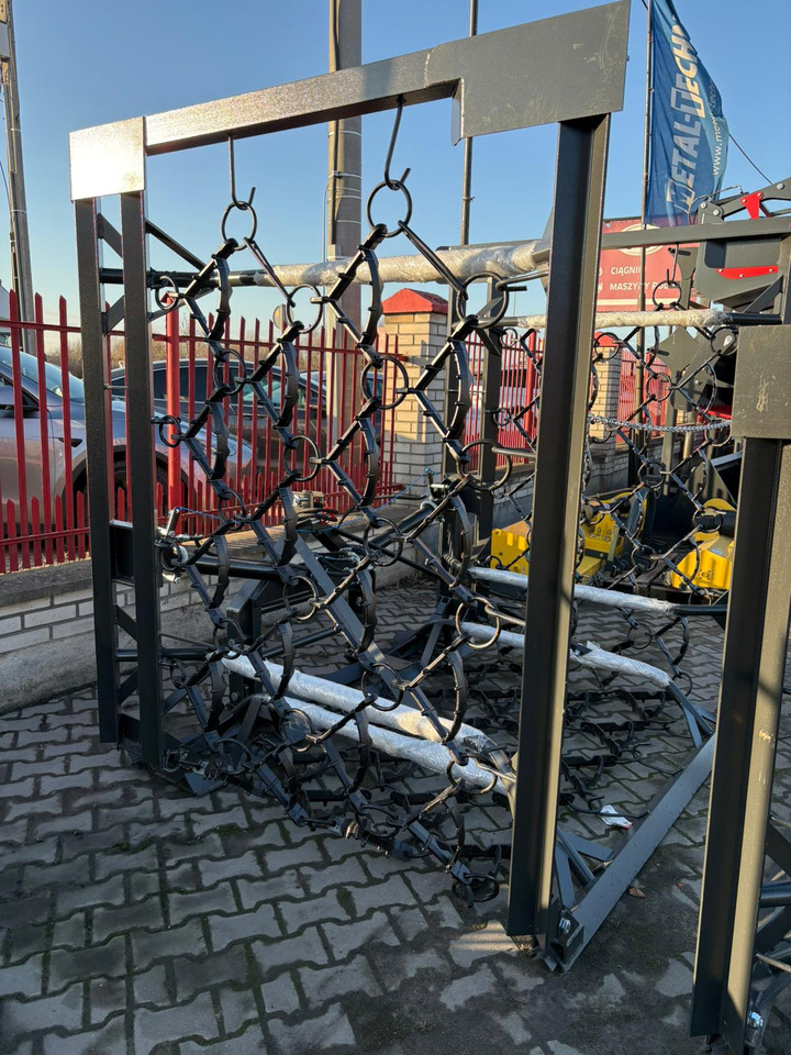 Metal-Technik Wiesenegge / Meadow harrow / Herse de prairie / Strigliatrice / Lanza de prado / Полевая волокуша / Włóka łąkowa 6 m - مسفلة ذات جنزير: صورة 1 Metal-Technik Wiesenegge / Meadow harrow / Herse de prairie / Strigliatrice / Lanza de prado / Полевая волокуша / Włóka łąkowa 6 m - مسفلة ذات جنزير: صورة 1