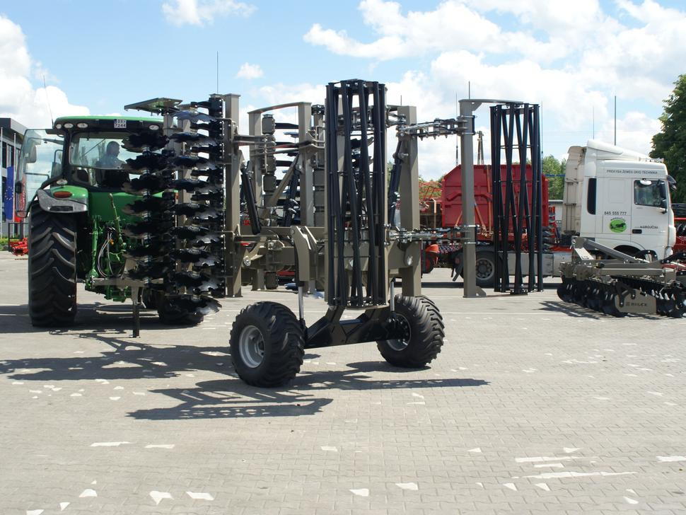ROLEX Hydraulische Scheibenegge / Hydraulic discs harrow / Dechaumeur à disques / Erpice a dischi / Гидравлическая дисковая борона / Brona talerzowa hydraulicznie składana ciężka 4 m - مسفلة قرصية: صورة 4 ROLEX Hydraulische Scheibenegge / Hydraulic discs harrow / Dechaumeur à disques / Erpice a dischi / Гидравлическая дисковая борона / Brona talerzowa hydraulicznie składana ciężka 4 m - مسفلة قرصية: صورة 4