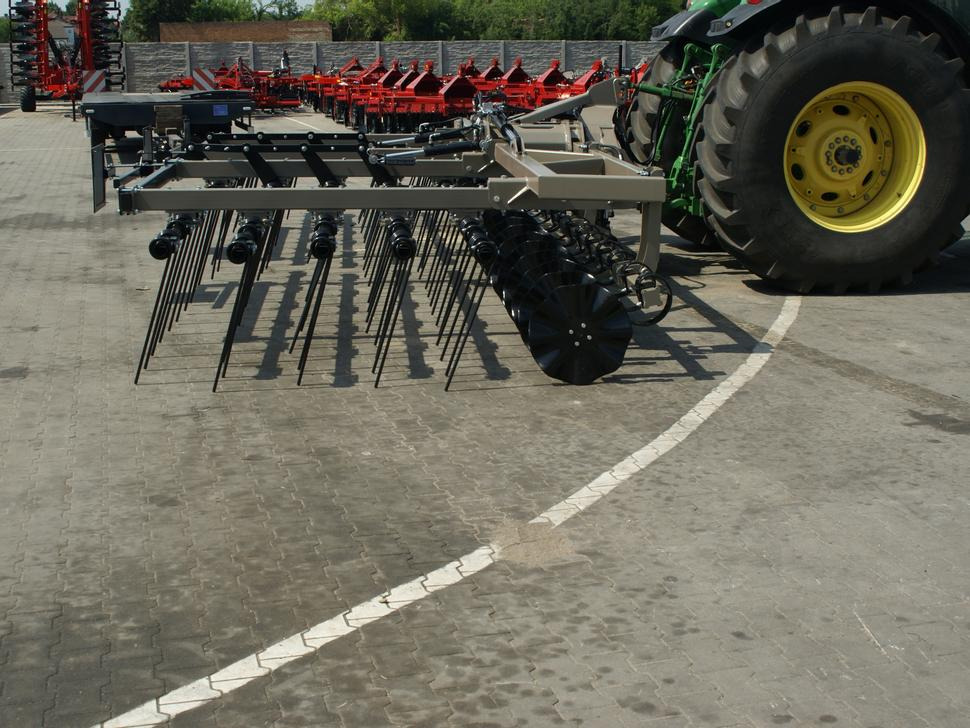 ROLEX Mulchegge / Mulch harrow / Herse de déchaumage / Erpice pacciamante / Борона для мульчирования / Brona mulczowa 7,5 m - مشط العشب: صورة 3 ROLEX Mulchegge / Mulch harrow / Herse de déchaumage / Erpice pacciamante / Борона для мульчирования / Brona mulczowa 7,5 m - مشط العشب: صورة 3