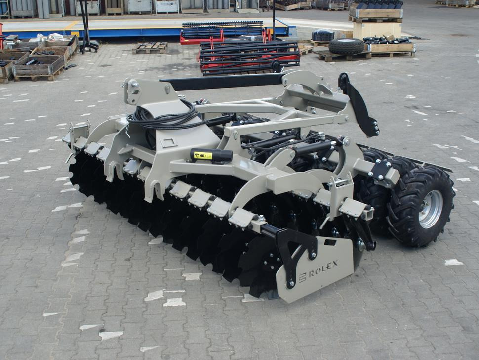 ROLEX Scheibenegge / Disc harrow with hydropack and tire roller / Dechaumeur à disques / Erpice a dischi / Дисковая борона с гидропаком и колёсным катком / Agregat talerzowy uprawowy z hydropackiem i - مسفلة قرصية: صورة 1 ROLEX Scheibenegge / Disc harrow with hydropack and tire roller / Dechaumeur à disques / Erpice a dischi / Дисковая борона с гидропаком и колёсным катком / Agregat talerzowy uprawowy z hydropackiem i - مسفلة قرصية: صورة 1