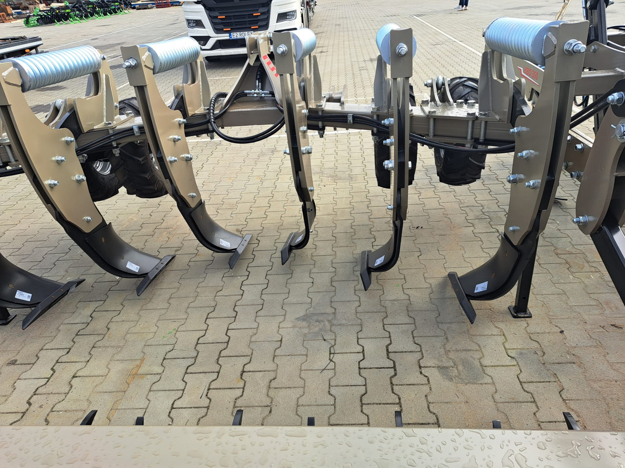 ROLEX Tiefenlockerer / Subsoiler / Décompacteur / Subsolador / Dissodatori / Глубокорыхлитель тип V / Głębosz typ V 3 m - محراث تحت التربة: صورة 4 ROLEX Tiefenlockerer / Subsoiler / Décompacteur / Subsolador / Dissodatori / Глубокорыхлитель тип V / Głębosz typ V 3 m - محراث تحت التربة: صورة 4