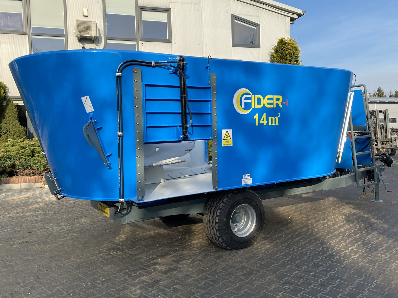 ZAMET Futtermischwagen / Feed mixer / Melangeuse / Carro miscelatore / Vagoneta 2 sinfines / Кормораздатчик 2 шнека / Wóz paszowy 14 m3 - عربة خلط الأعلاف: صورة 4 ZAMET Futtermischwagen / Feed mixer / Melangeuse / Carro miscelatore / Vagoneta 2 sinfines / Кормораздатчик 2 шнека / Wóz paszowy 14 m3 - عربة خلط الأعلاف: صورة 4