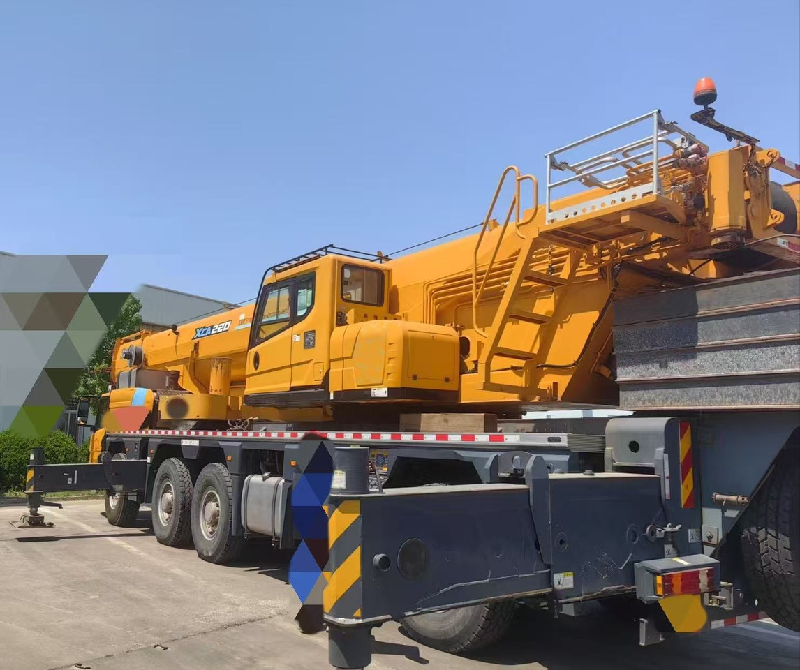 XCMG XCA130L7C - رافعة لجميع التضاريس: صورة 4 XCMG XCA130L7C - رافعة لجميع التضاريس: صورة 4