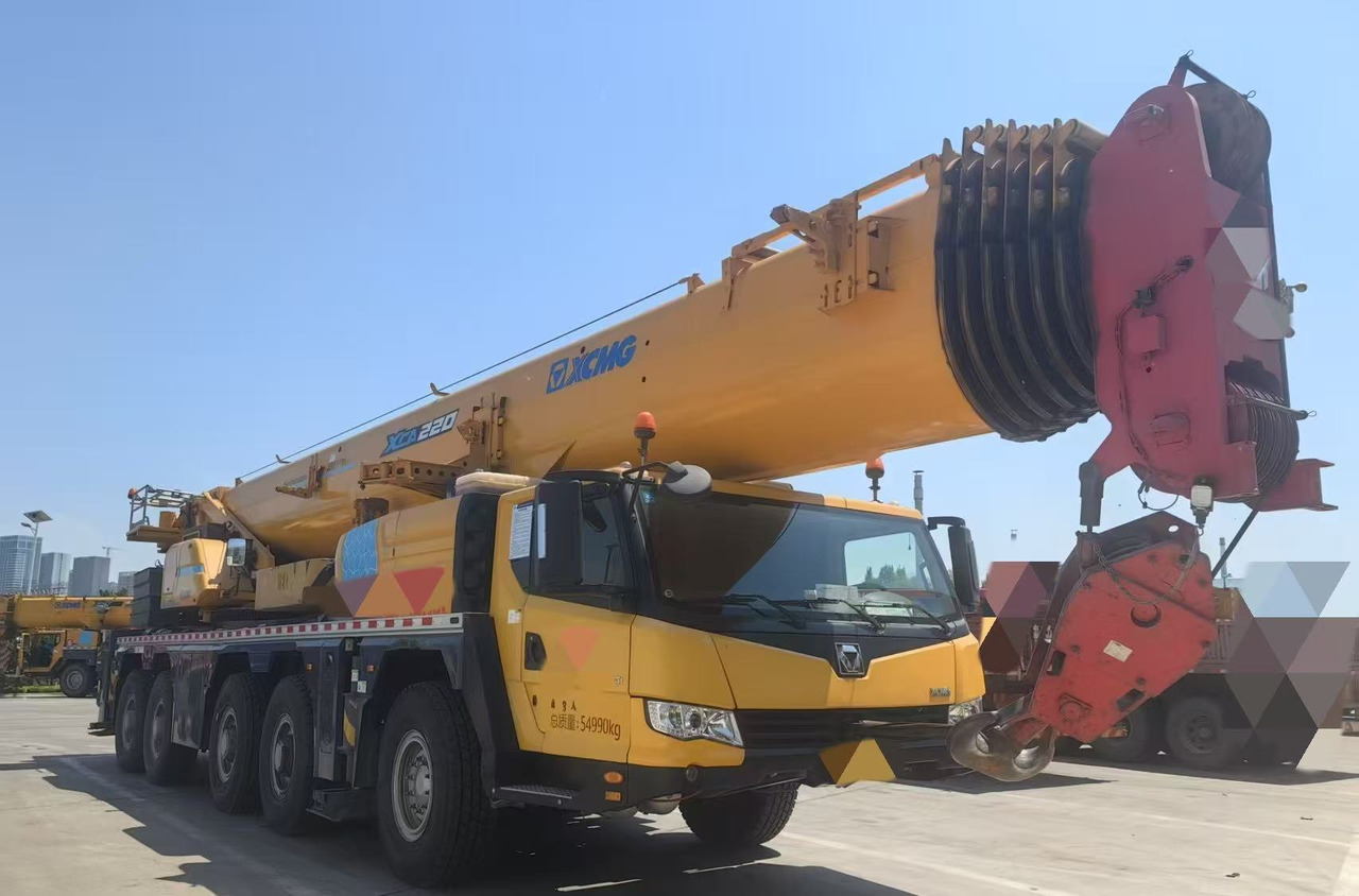 XCMG XCA130L7C - رافعة لجميع التضاريس: صورة 2 XCMG XCA130L7C - رافعة لجميع التضاريس: صورة 2