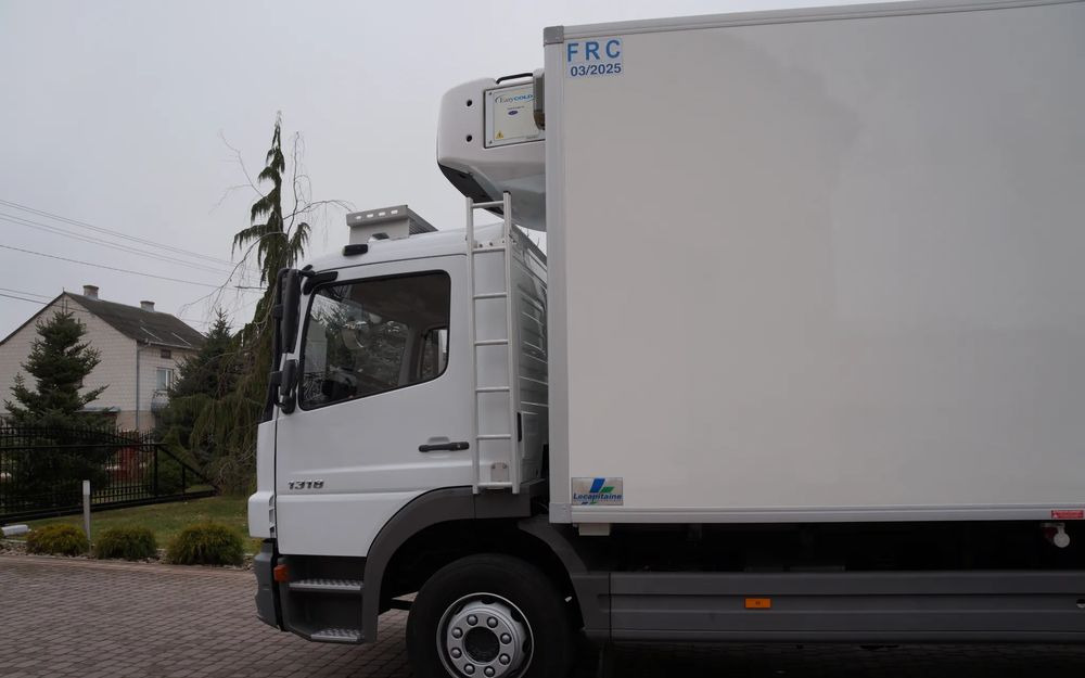 Mercedes-Benz ATEGO 1318 EURO 5 132 TYS KM CHŁODNIA CARRIER 750 WINDA - شاحنة ذات مبرد: صورة 3 Mercedes-Benz ATEGO 1318 EURO 5 132 TYS KM CHŁODNIA CARRIER 750 WINDA - شاحنة ذات مبرد: صورة 3