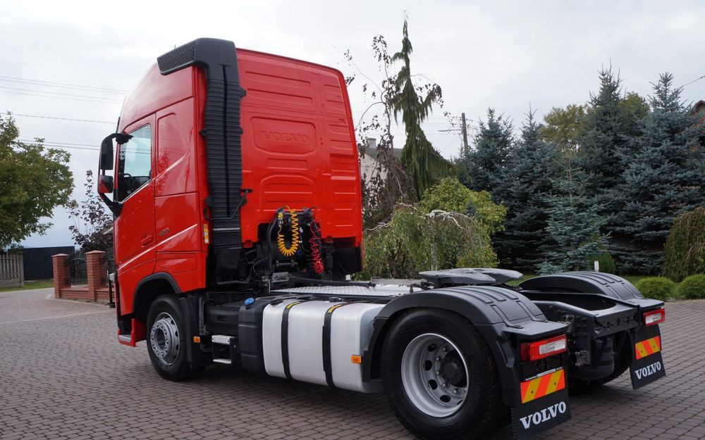 Volvo FH 4 EURO 6 GLOBETROTTER NISKI PRZEBIEG PEŁEN SERWIS - رأس تريلا: صورة 3 Volvo FH 4 EURO 6 GLOBETROTTER NISKI PRZEBIEG PEŁEN SERWIS - رأس تريلا: صورة 3