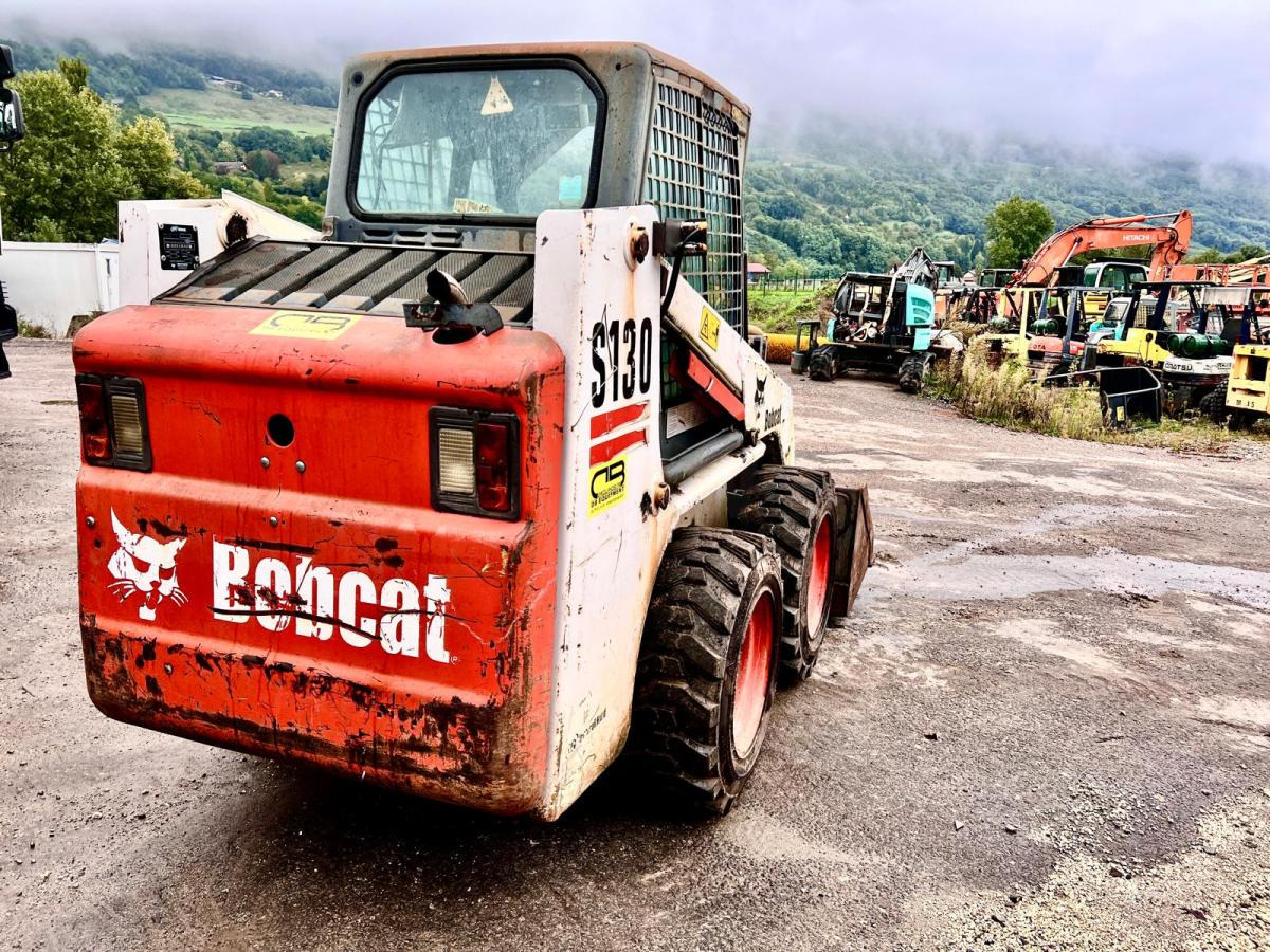 Bobcat S130 Chargeuse Compact - شيول صغير: صورة 4 Bobcat S130 Chargeuse Compact - شيول صغير: صورة 4
