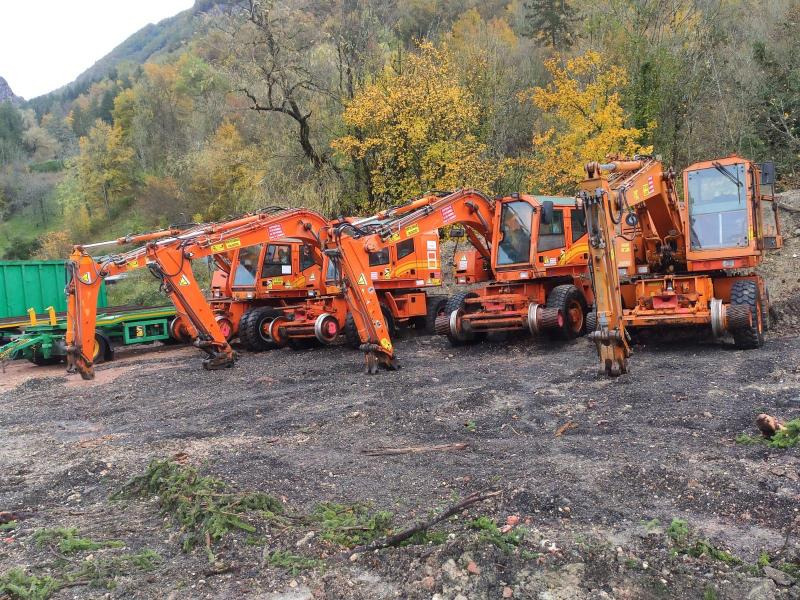 CASE Pelle Rail Route (PRIX POSSIBLE POUR LE LOT) - حفار ذو عجلات: صورة 1 CASE Pelle Rail Route (PRIX POSSIBLE POUR LE LOT) - حفار ذو عجلات: صورة 1