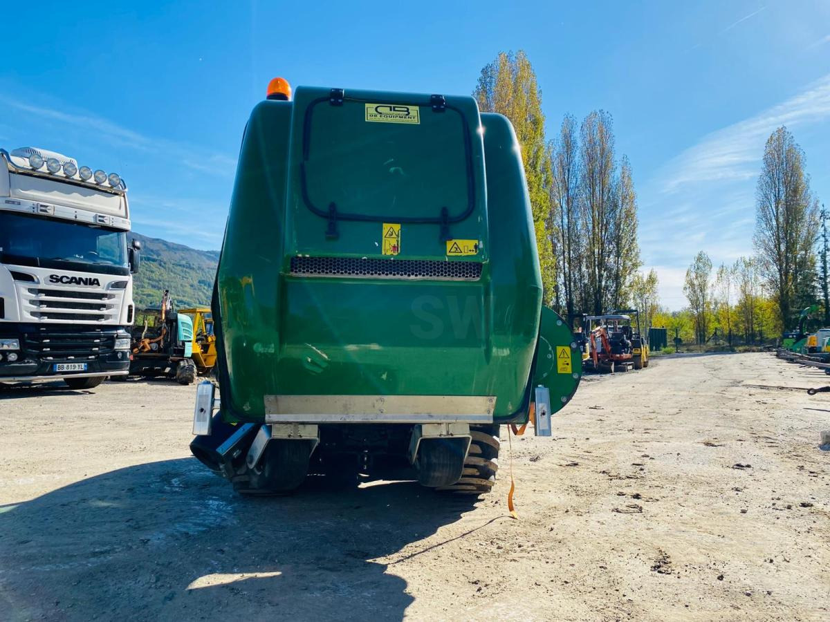 John Deere 2038R avec plateau de coupe et bas de ramassage - جرار صغير: صورة 4 John Deere 2038R avec plateau de coupe et bas de ramassage - جرار صغير: صورة 4