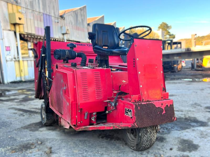 YNO 135-3 VEH Balayeuse diesel - سياره كنس شوارع: صورة 2 YNO 135-3 VEH Balayeuse diesel - سياره كنس شوارع: صورة 2