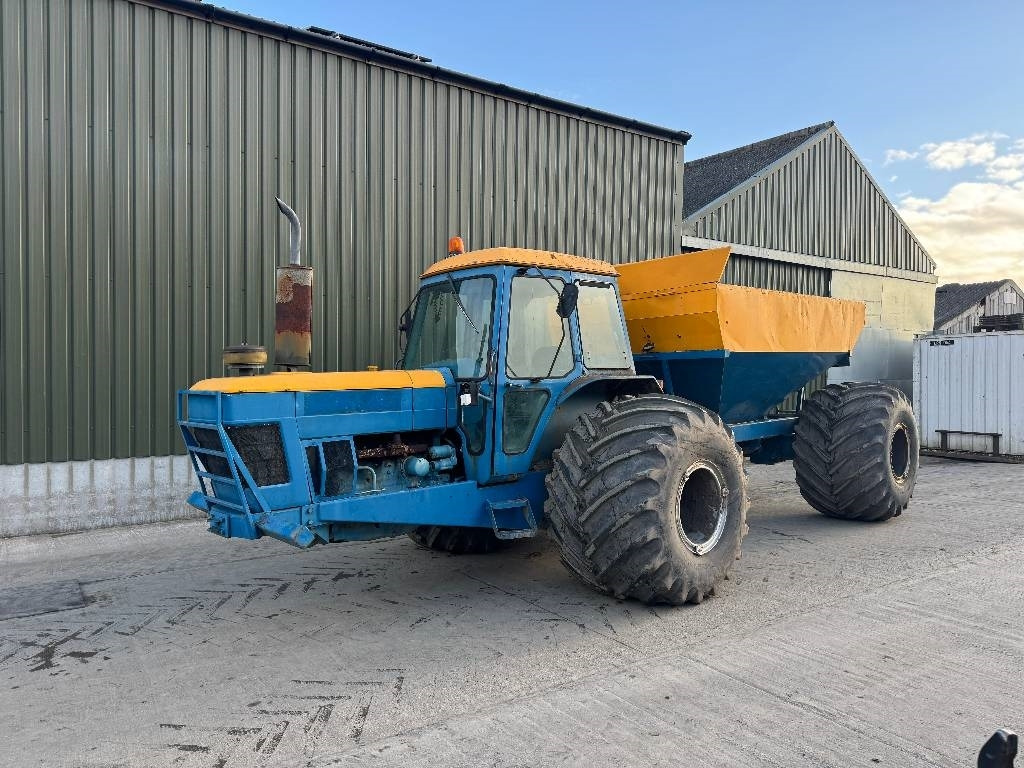 Ford 8210 Self Propelled Gravel Cart - جرار: صورة 1 Ford 8210 Self Propelled Gravel Cart - جرار: صورة 1