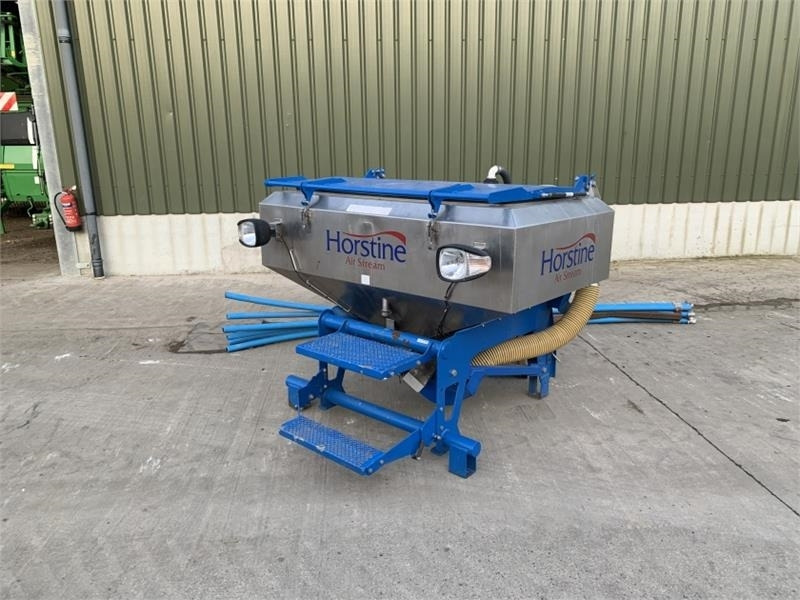 Horstine Front Fertiliser Tank - آلة نشر السماد: صورة 1 Horstine Front Fertiliser Tank - آلة نشر السماد: صورة 1