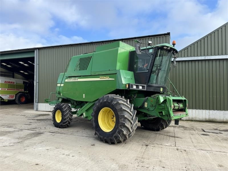 John Deere 1550 WTS c/w 620R Header - ملحقات حصادات: صورة 1 John Deere 1550 WTS c/w 620R Header - ملحقات حصادات: صورة 1