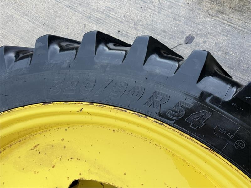 John Deere 320 Row Crop Wheels and Tyres - آلات زراعية: صورة 5 John Deere 320 Row Crop Wheels and Tyres - آلات زراعية: صورة 5